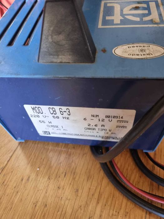 carregador de baterias carro clássico