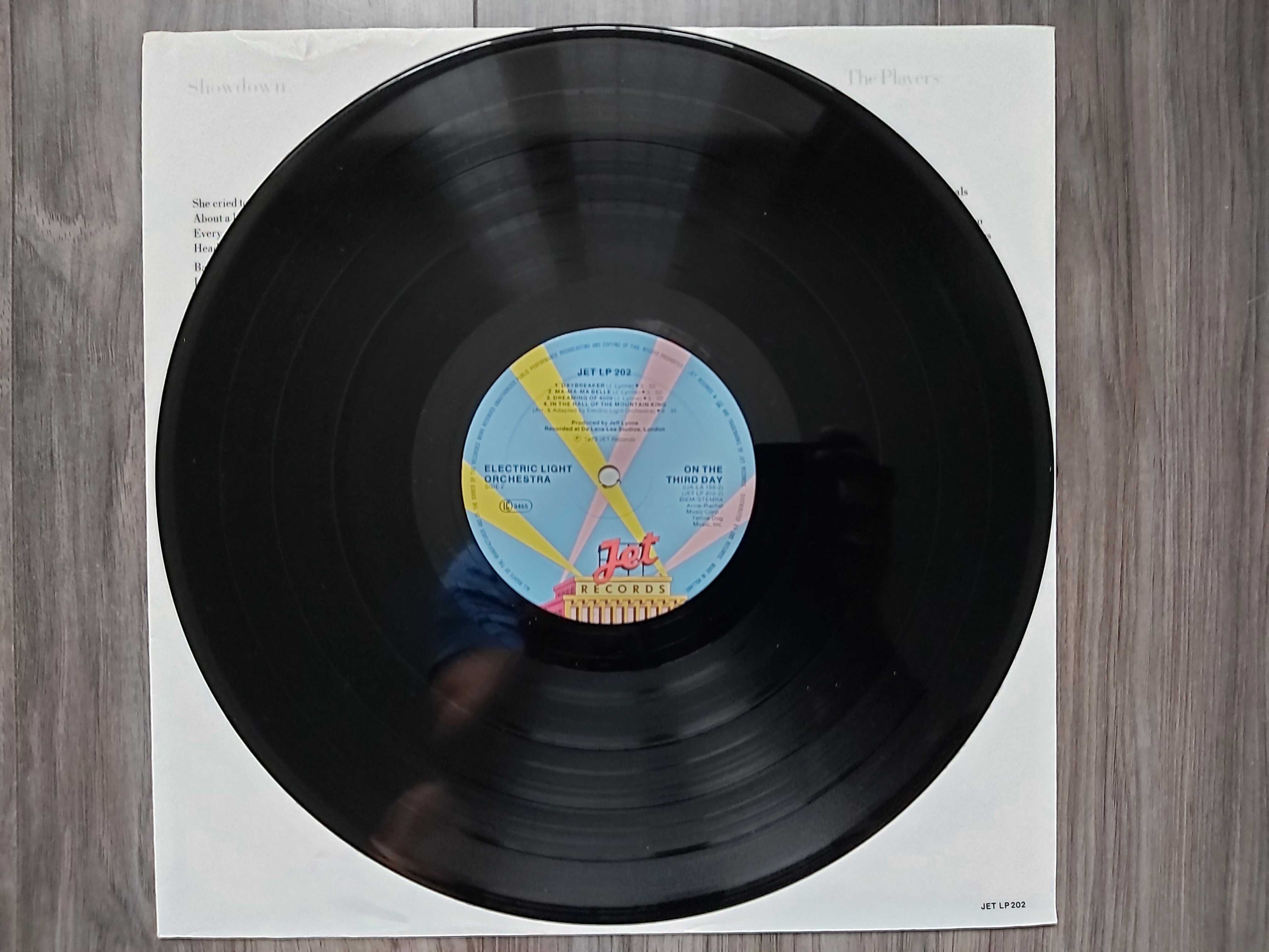 Виниловая пластинка Electric Light Orchestra ?– On The Third Day: 450 грн.  - CD / DVD / пластинки / кассеты Одесса на Olx