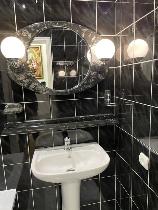 Подобов 2-ка в самому центрі, документи.