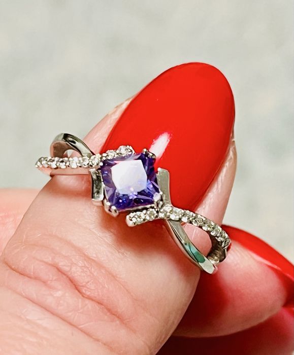 Новое золотое кольцо с бриллиантами и аметистом, р. 18