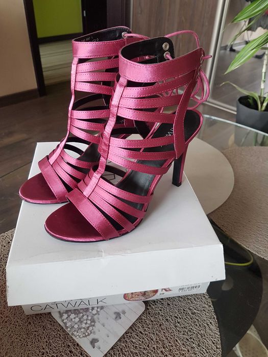 Śliczne sandały Catwalk r.39 !!