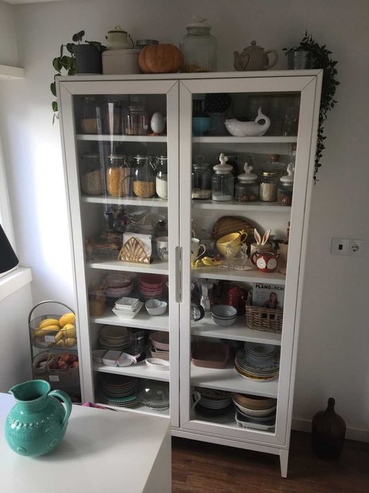 Armário branco c/2 portas em vidro, 118x203cm Ikea (madeira maciça)