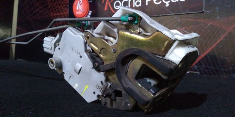 Fecho Da Porta Trás Dto Nissan Primera (P11)