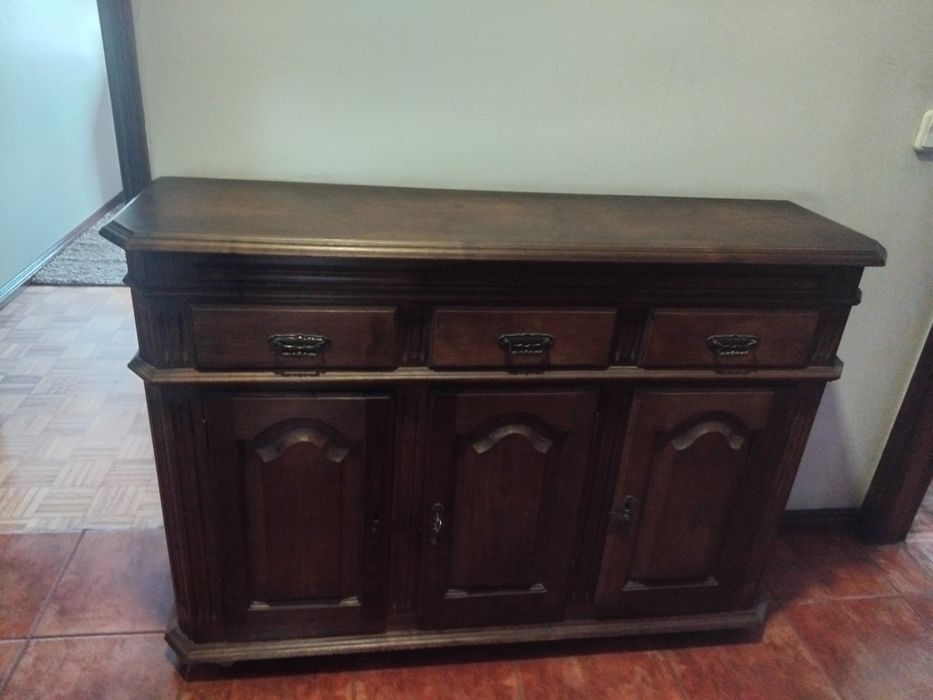 Sapateira  com três portas e gavetas