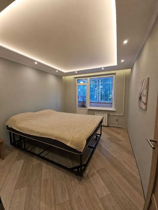 Продам 3-кімнатну квартиру з капітальним ремонтом біля метро Салтівка 3\12  62000 у.е. К2