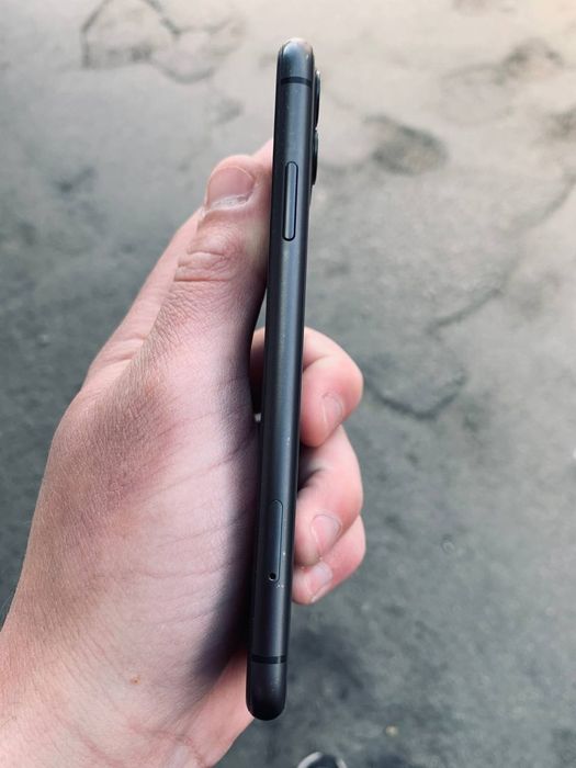 Продам iphone 11 АКБ 83 64г памяти