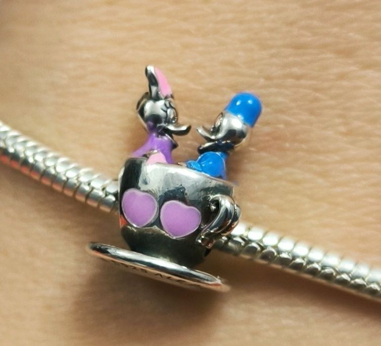 Zawieszka Charms do bransoletki Kaczor Donald i Daisy Disney