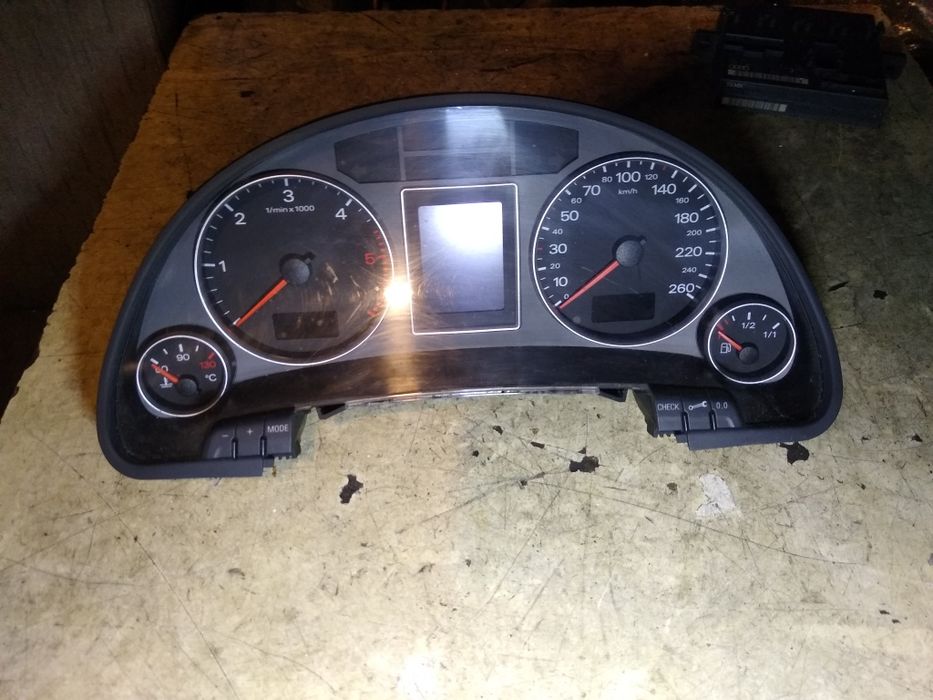 Licznik audi a4 b7 2.0tdi oryginał Europa