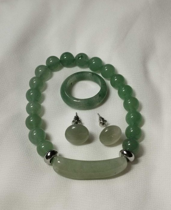 Дуже гарний набір з зеленого  авантюрина браслет, сережки, каблучка
