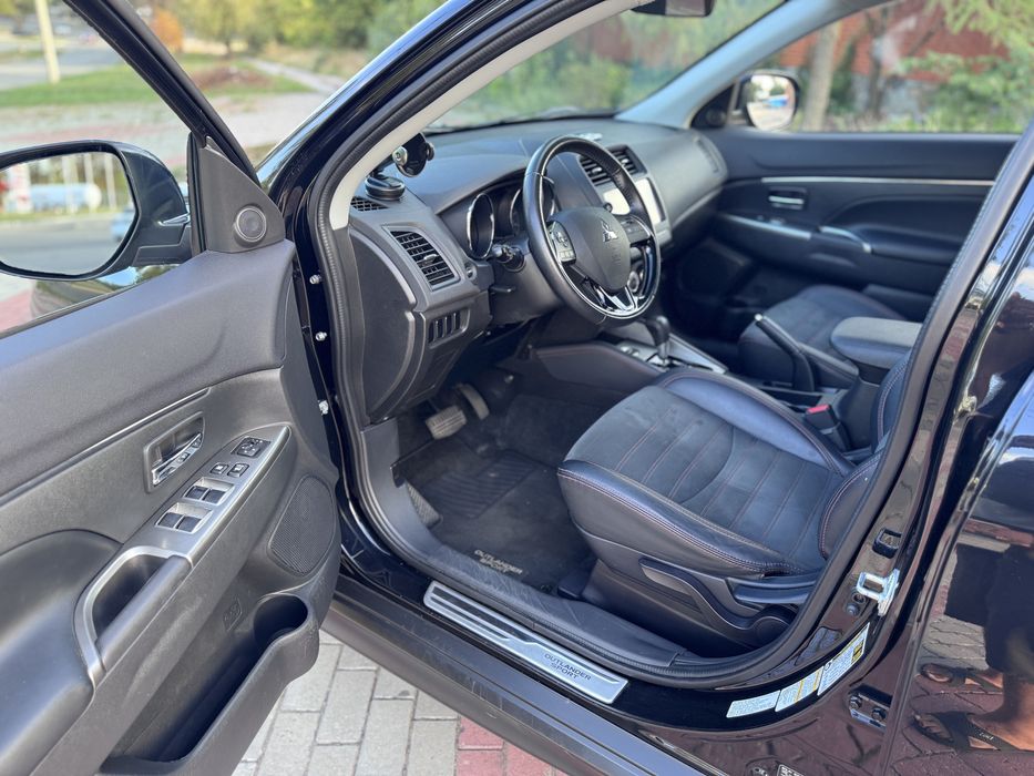 Продам Mitsubishi Outlander Sport 2017 года АКПП 4х4 в отличном состоя