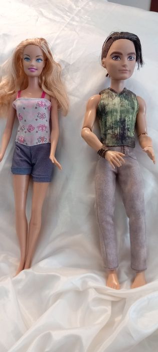 Boneca Barbie e um Ken