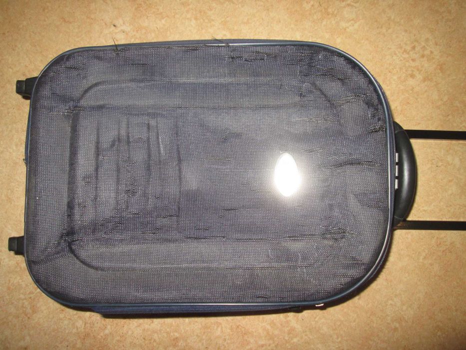 Маленька дорожна валіза.