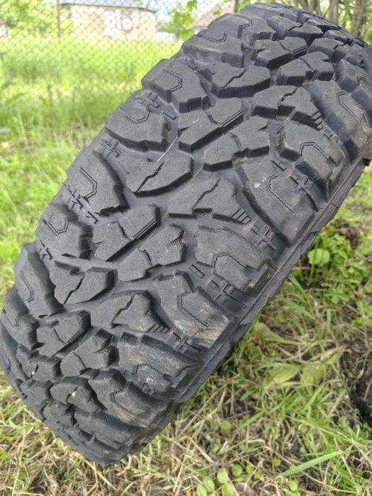 Грязьова шина з диском LT225/75 R16