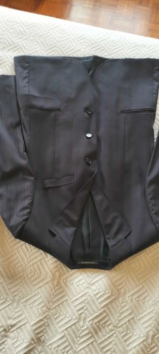 Fato de homem marca COFINCA tamanho  (M/L) tecido de ótima qualidade