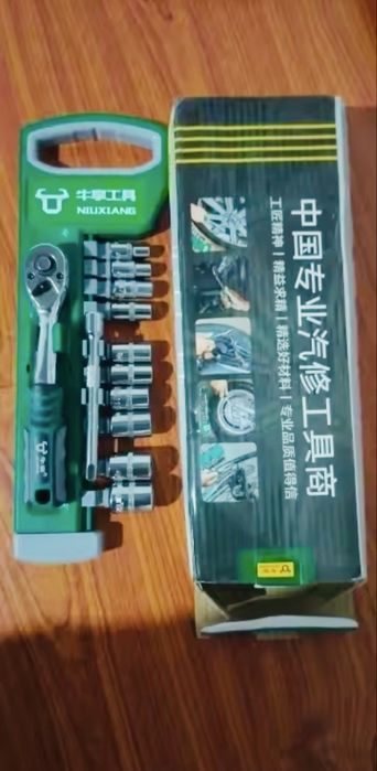 Набір головок 1/4 на тримачі с трещоткою і подовжувачем новий якісний