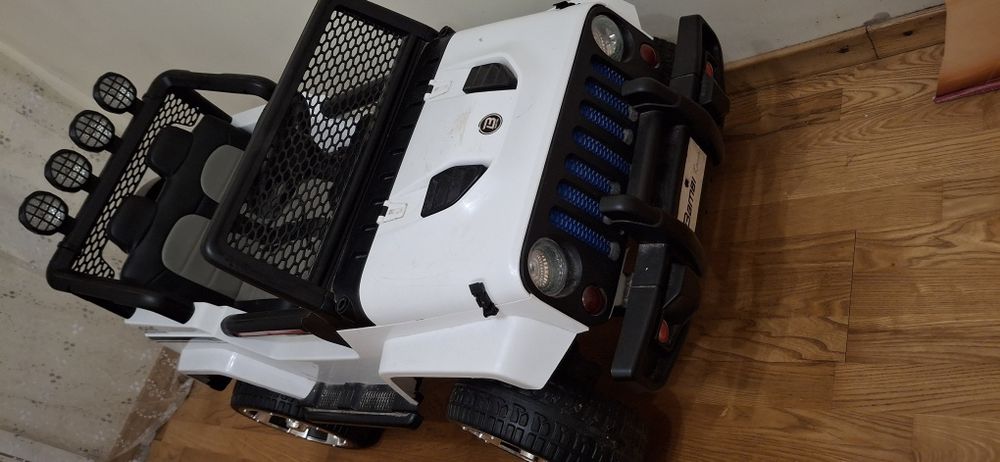 Продам джип на аккумуляторі