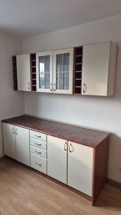 Meble kuchenne - kompletne z ladą i oświetleniem