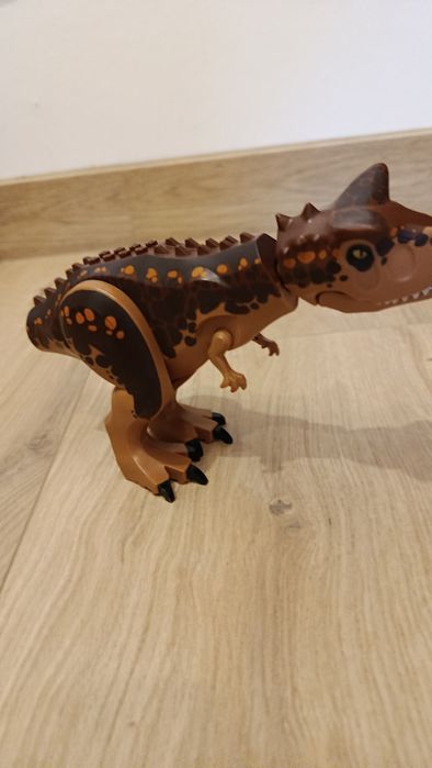 LEGO jurassic world karnotozaur