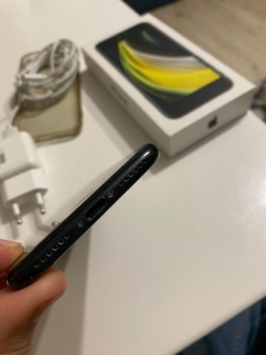 iPhone SE 2020 64GB, komplet.