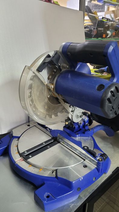 Торцовочна пила LUX TOOLS  KGS-1200