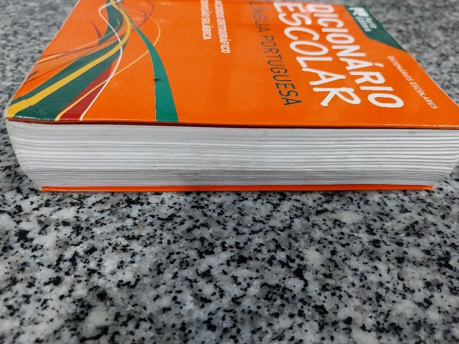 Dicionário escolar Porto Editora