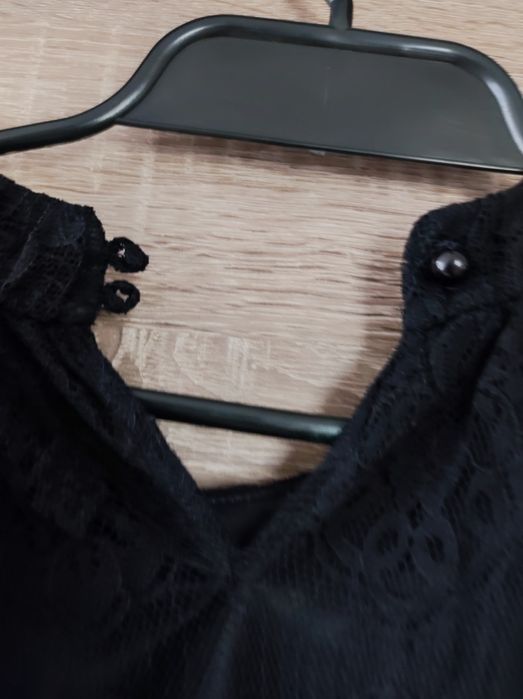 Czarna koronkowa bluzka bez rękawów rozm 38