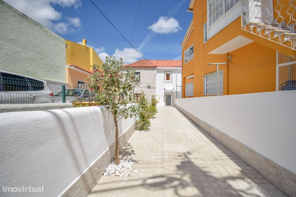 Sintra - Maceira, moradia geminada T2 totalmente remodelada