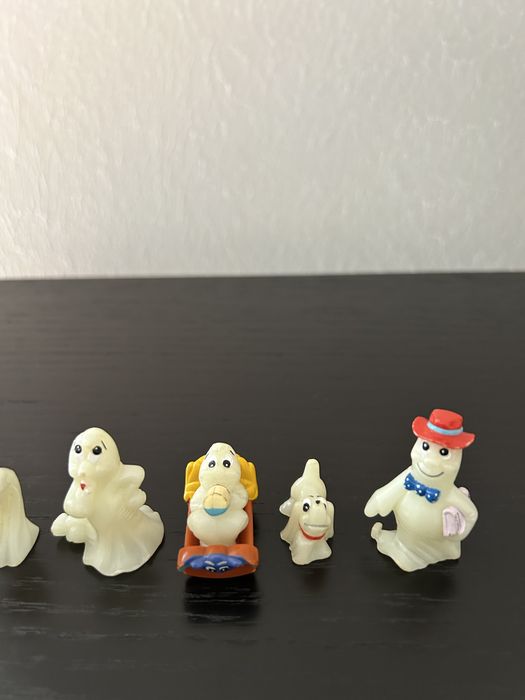 Vendo conjuto de bonecos fantasminhas que brilham no escuro.