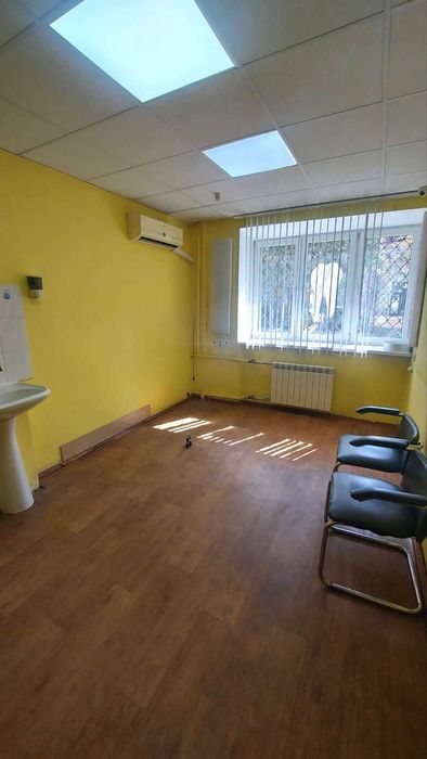 Продам приміщення в Центрі з окремим входом (помещение, отдельн. вход)
