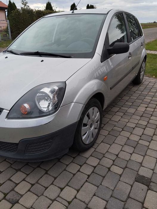 Ford Fiesta ( automat )