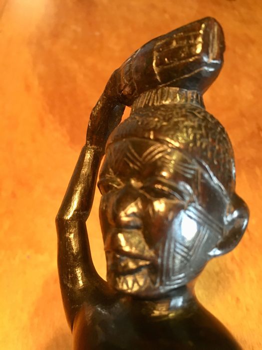 ESCULTURA MACONDE - anos 60 - 17 cm/s