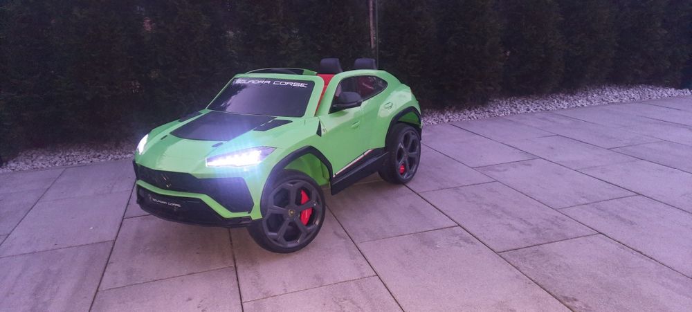 Dla dziecka autko na akumulator.Auto Lamborghini,4x4. Akumulator 18ah