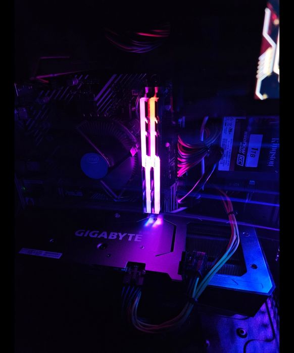 PC Gaming RGB z wyświetlaczem | RTX Ti, i5, 32GB RAM