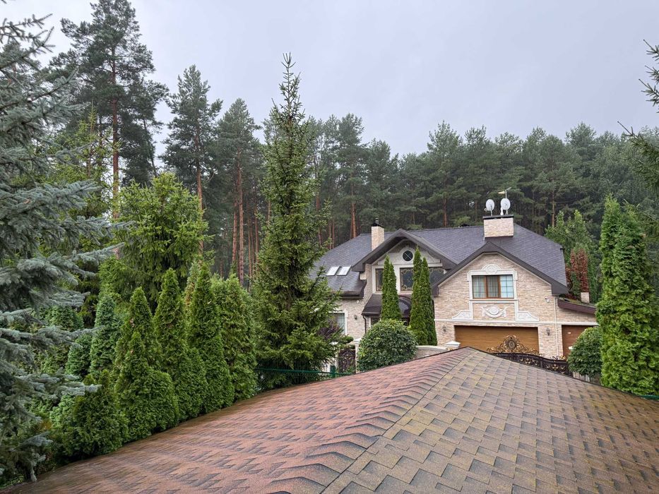 Містечко біля лісу, 45 соток, будинок 600 м2, Стоянка