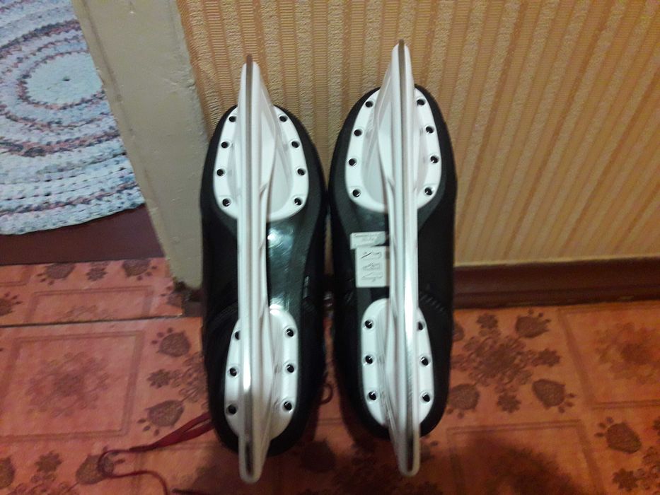 Коньки bauer X-LS-SR б/у ,катались 7 раз .Размер  43 EU