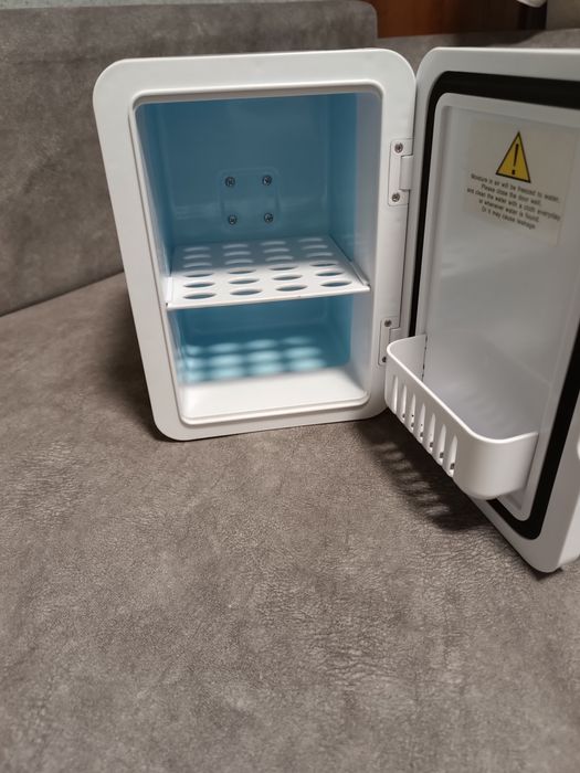 Продам холодильник для косметики