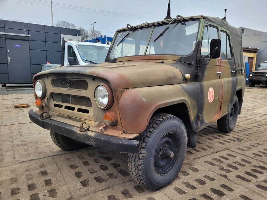 Samochód terenowy UAZ-469B z wojska w całości lub na części