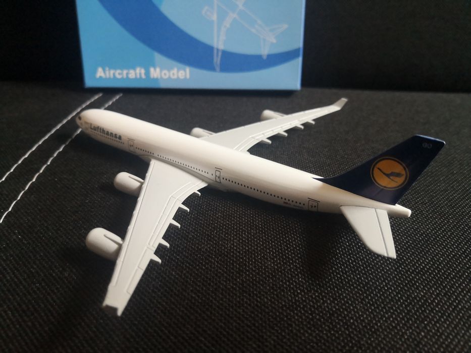 Model samolotu samolot jak Lufthansa ok. 15 cm
