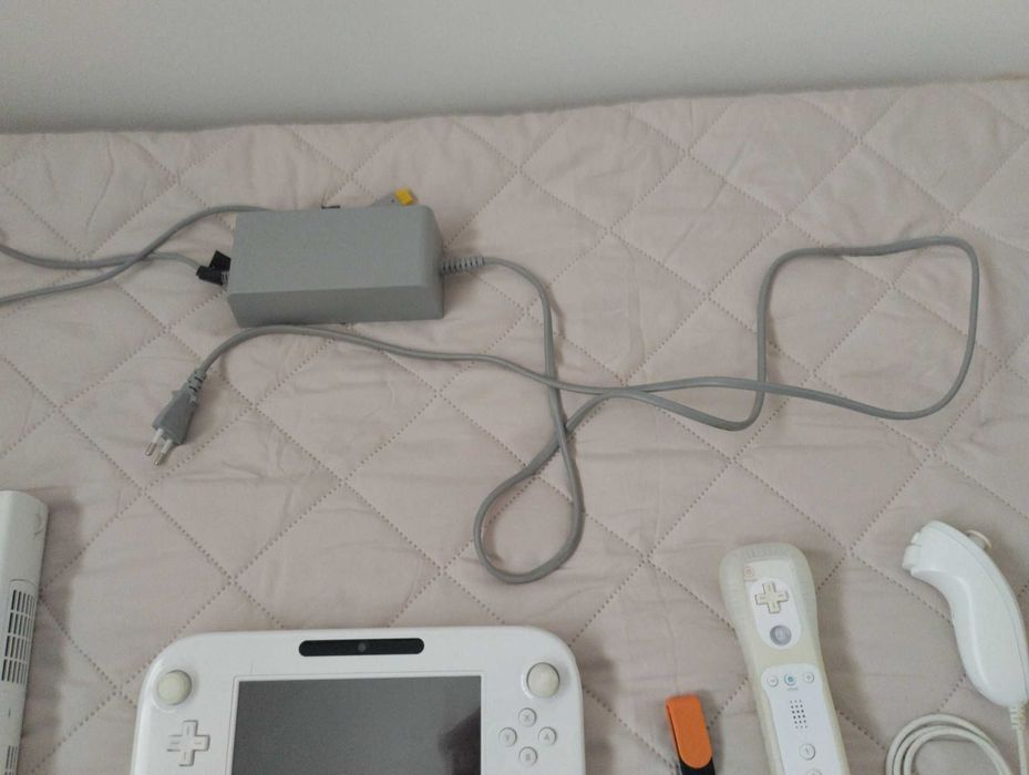 Wii U Desbloqueada com todos os acessórios necessários para jogos Wii