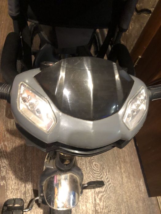 Дитячиу велосипед з батьківською рускою.(самовивіз)в гарному стані.