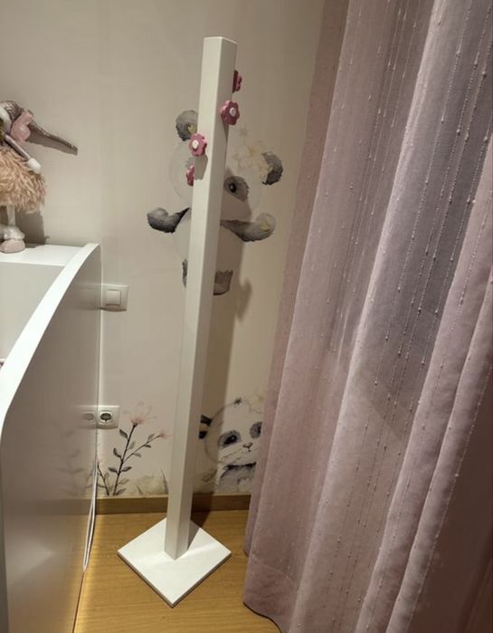 Cabide e baú ou arca - Margarida - madeira pinho