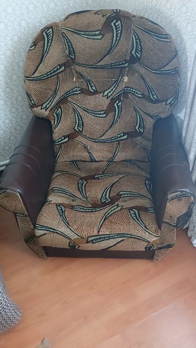 Диван та два крісла