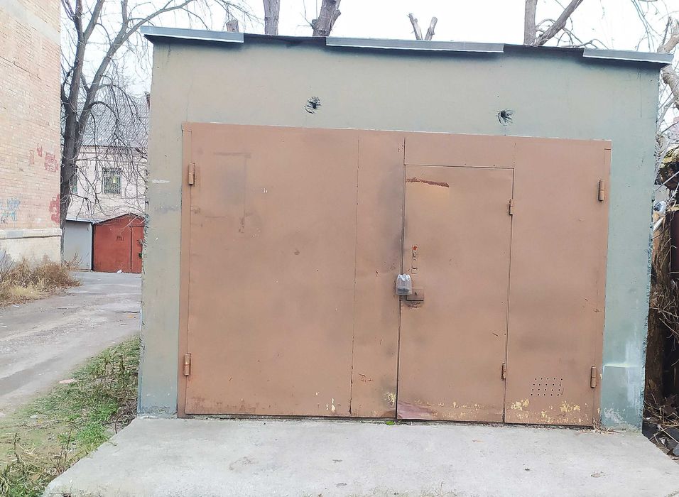 Залізобетонний гараж вул. Олекси Тихого (Виборзька) або оренда