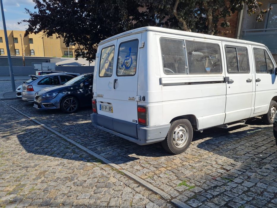 Carrinha adaptada para transporte de deficientes