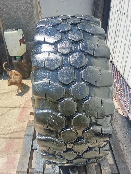 Продам б/у резину на ЗИЛ -130 -Камаз. Размер 260-508 в зборі з диско