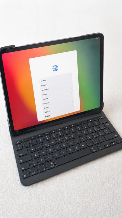 iPad Pro 3Gen + Logitech Keyboard Case