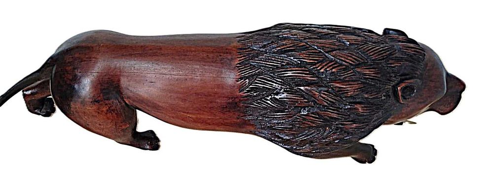 Arte Africana-Cabinda-Leão esculpido em madeira exótica com 60x20 cm