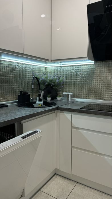 Продажа 1-к видовой квартиры с ремонтом, Победа-4