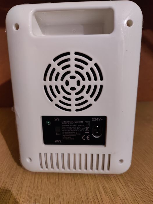 Lodówka kosmetyczna hoffen nowa na kosmetyki , lusterko