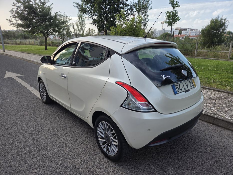 Lancia ypsilon 2011